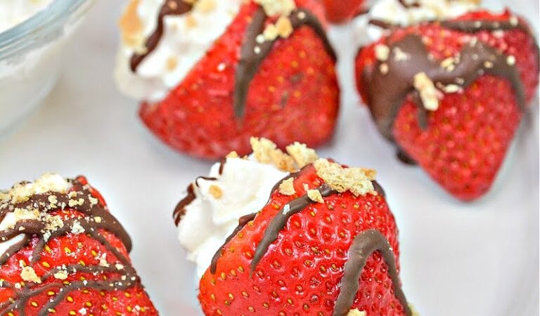 CHEESECAKE STUFFED STRAWBERRIES